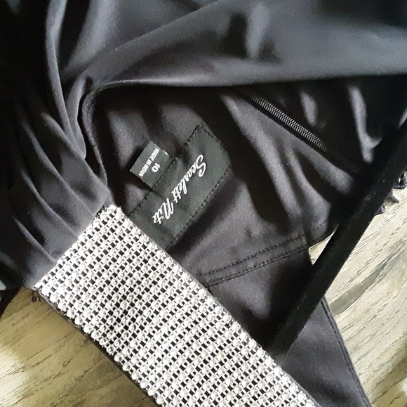 Beautiful Elegant Dress - Picture 3 of 8